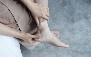 Efectividad comparativa de la acupuntura frente a las modalidades no quirúrgicas para el tratamiento de la fascitis plantar: un metaanálisis en red.